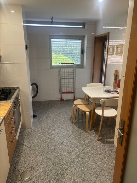 ARRENDAMENTO  - Apartamento T2, totalmente mobilado e equipado.