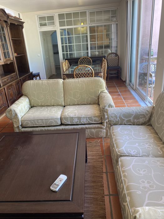 2 sofas de 2 lugares