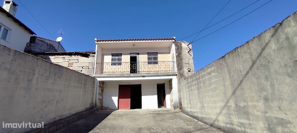 Casa T3 com Garagem e Vista Montanha em Nogueira, Boticas