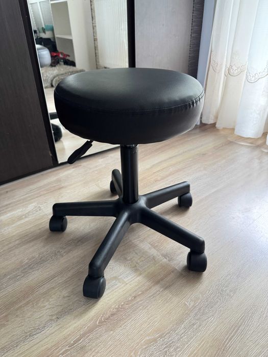 Taboret kosmetyczny fryzjerski hoker stołek czarny