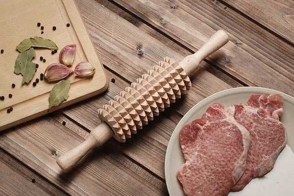 WAŁEK DREWNIANY DO MIĘSA Kotletów Steków Nakłuwacz ROLLER 28 cm.