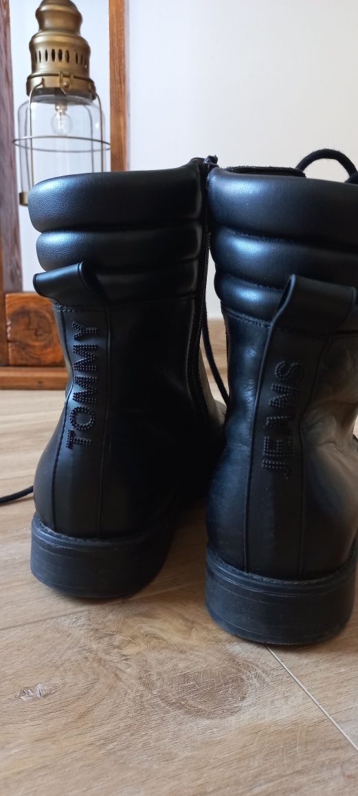 Sprzedam botki sztyblety unisex TOMMY HILFIGER ROZM. 41