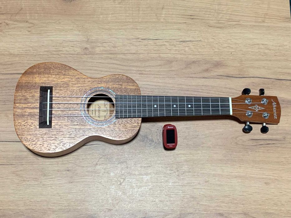 Ukulele Alvarez model RU22S + stroik Ibanez PU3