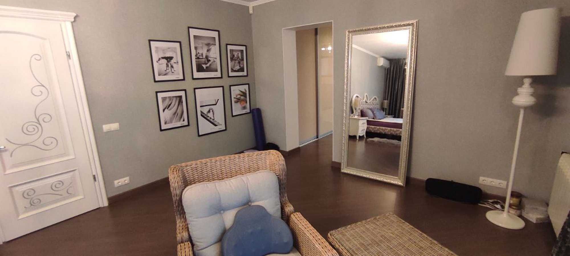 От хозяина. Шикарный дом. Вышгород 255 м2. 0,2 Га. Берег озера