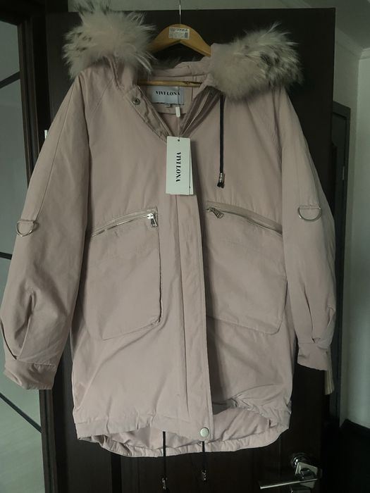 Пуховик пудрового коліру, Max Mara,з натуральним хутром на капішоні