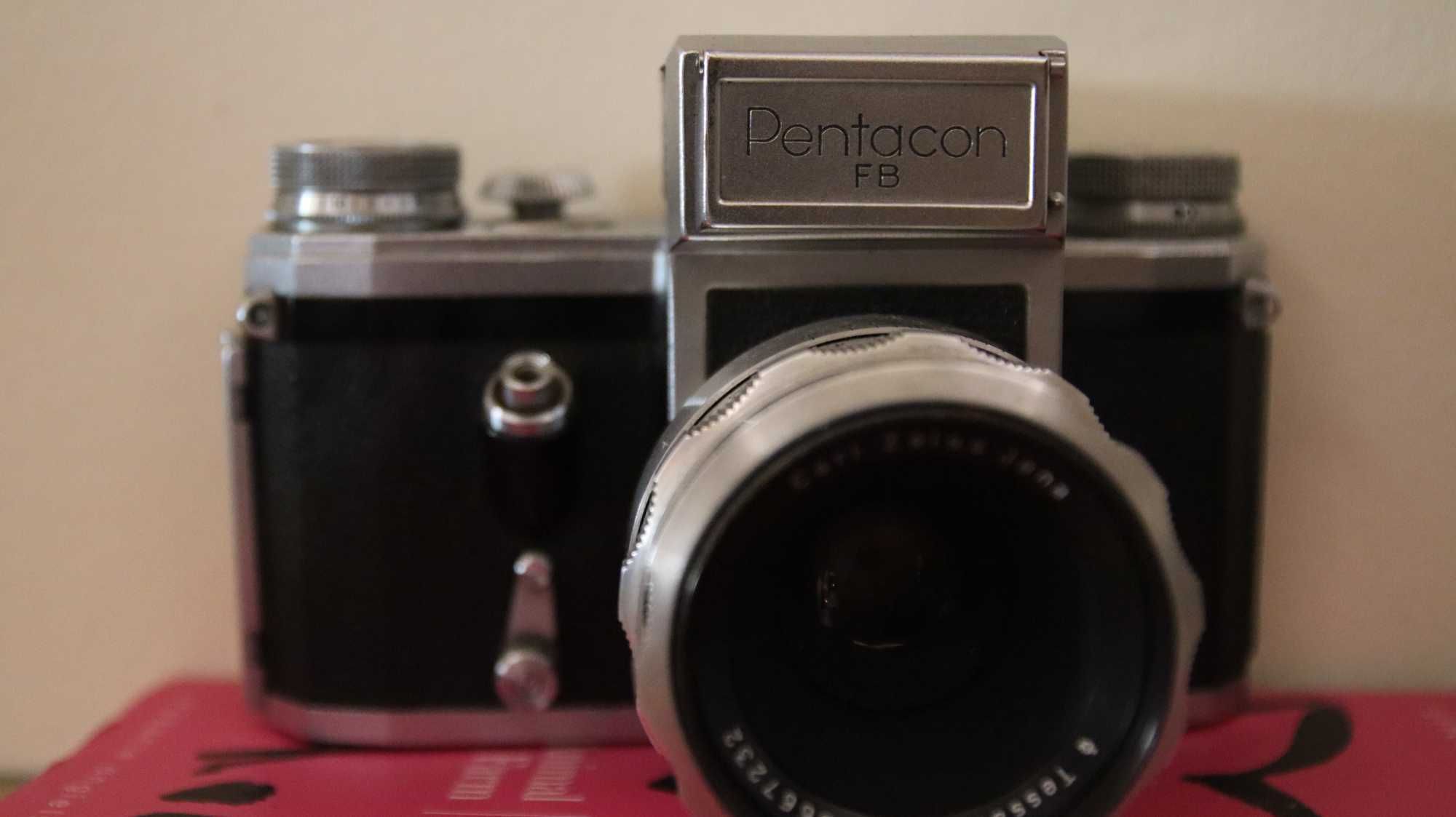 Pentacon FB z obiektywem Carl Zeiss Jena Tessar 2.8/50