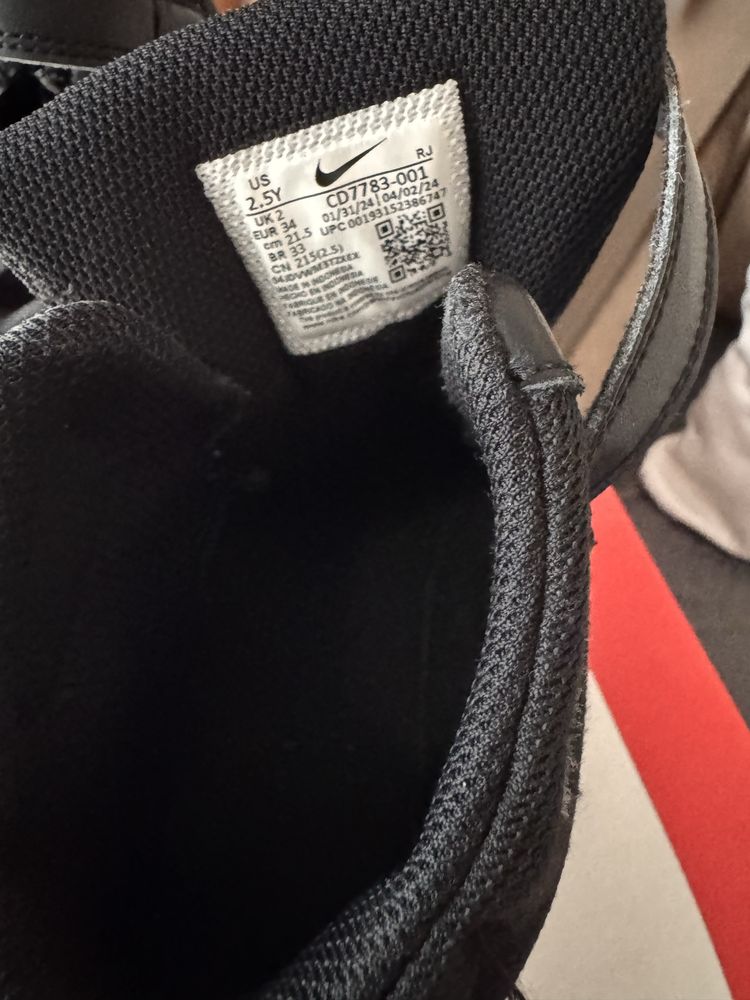 Nike кроссовки осінь