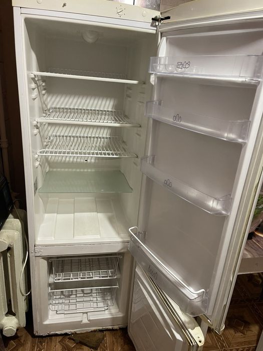 Холодильник Zanussi ZRB324WO