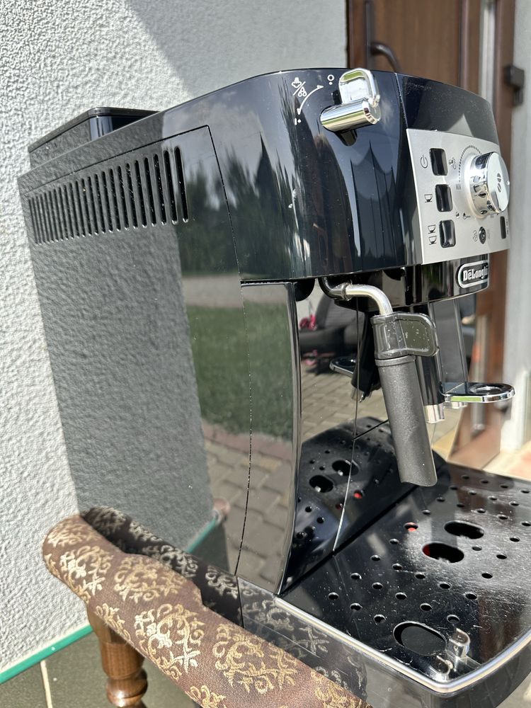 Кавомашина, Кавоварка Delonghi Magnifica S