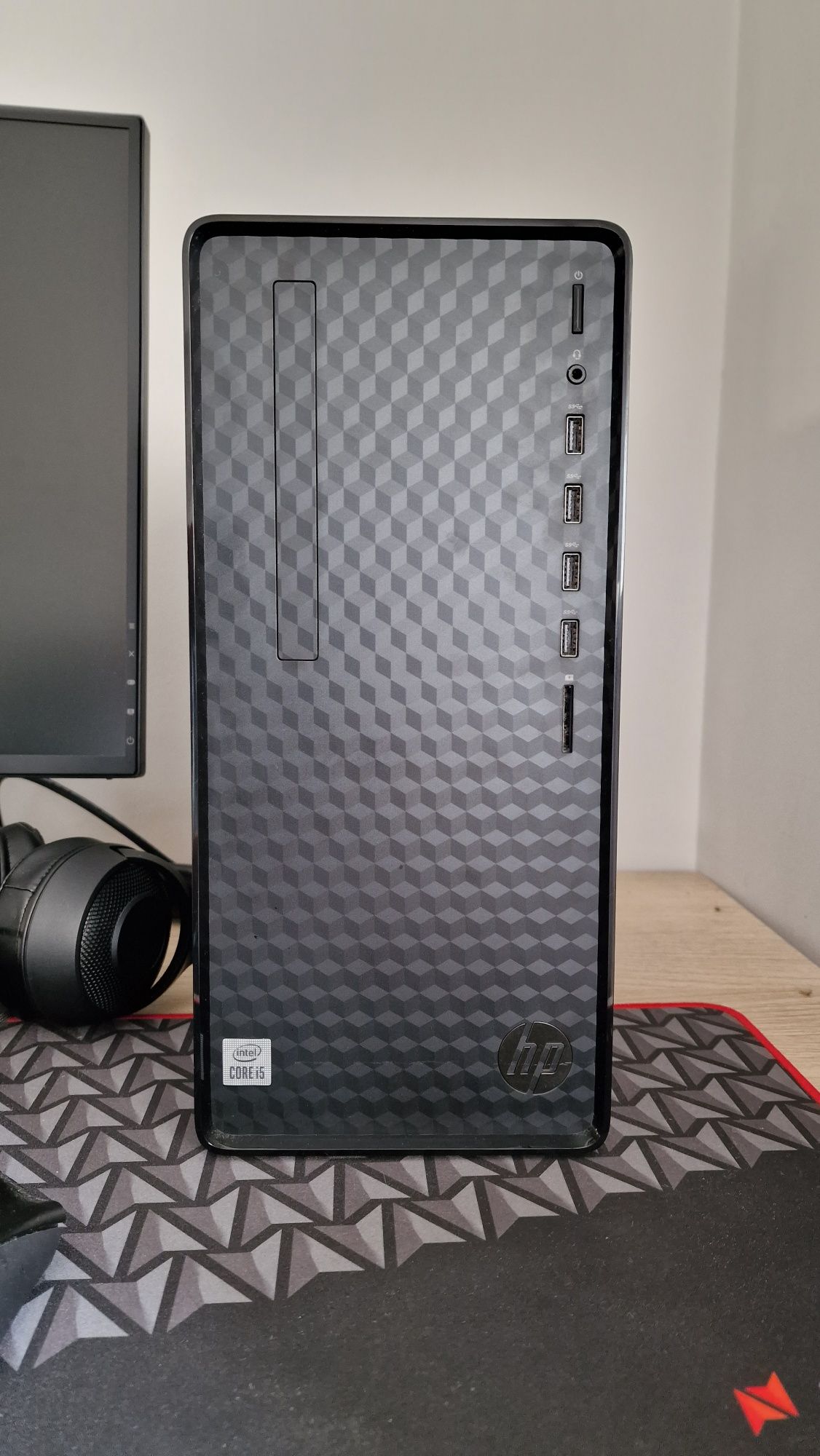 HP Desktop M01-F1013np c/ teclado (menos de um ano de uso)