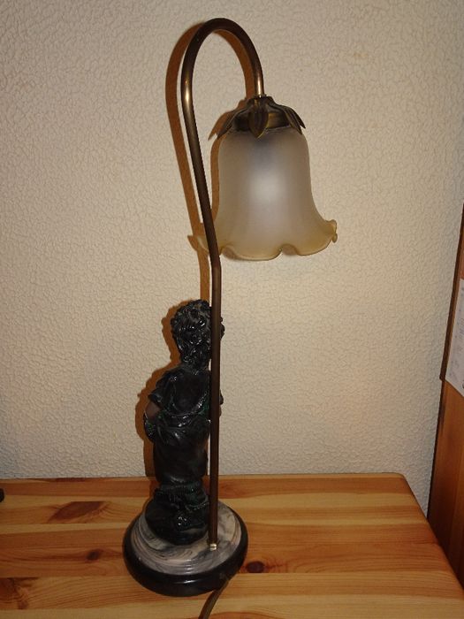 Piękna Duża LAMPKA Portugalska z ALABASTRU z Figurką Chłopca, Wroc