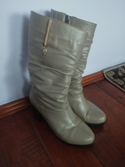 Жіноче взуття. Шкіряне.