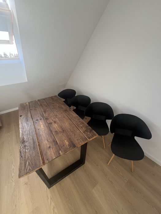 Stół loftowy z litego starego drewna + 4 krzesła – komplet jadalniany