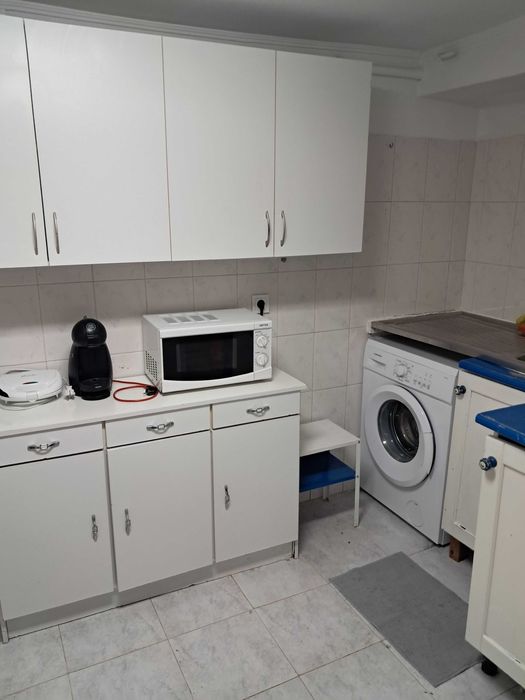 Quartinho SOTÃO teto baixo. Para Solteiro. Metro Chiado.