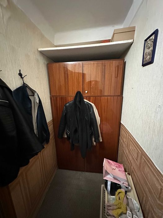 Срочно! Продам 1-к квартиру по ул. Энтузиастов 33 возле м.Левобережная