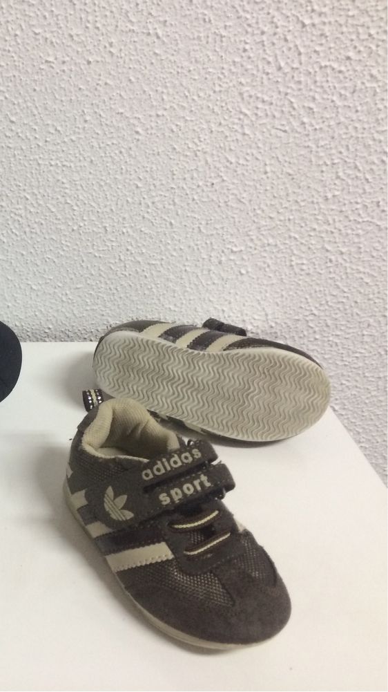 Botas, Sapatilhas Adidas e sapatos de Bebé e Criança. Alguns NOVOS. 17, 18, 21, 23, 32 e 34