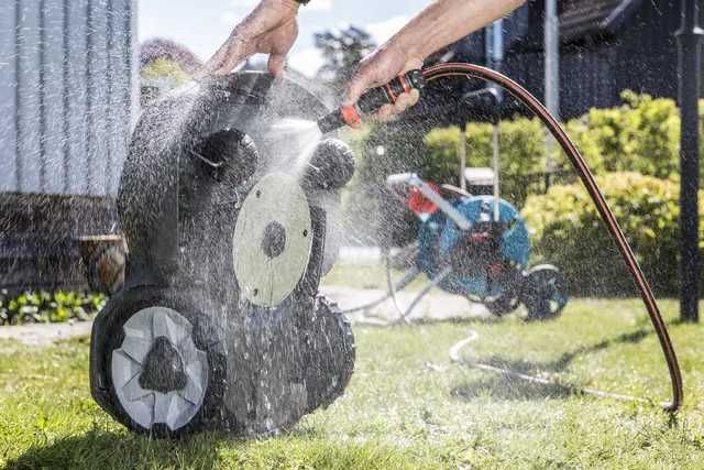Husqvarna Automower 320 Nera Kosiarka automatyczna do 2200 m²