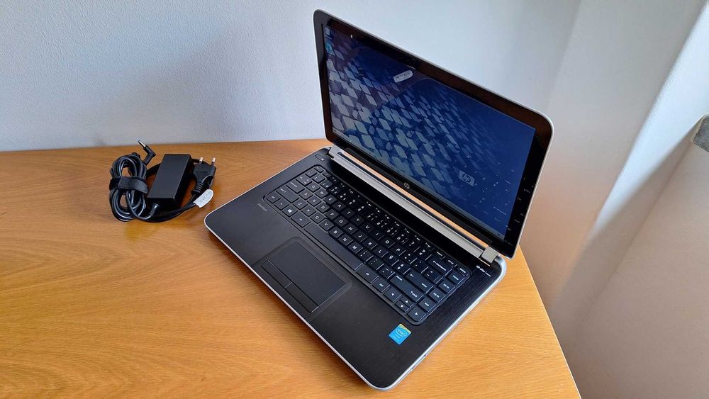 HP dv4 Core i5-4200U 2.6GHz- 8GB Ram- SSD 256GB