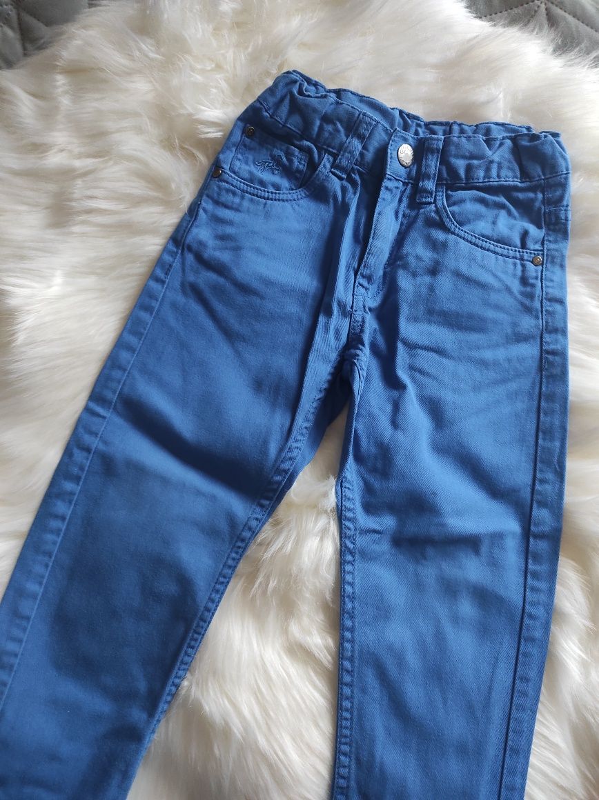 Niebieskie jeansy 104 cm cienkie prosty krój