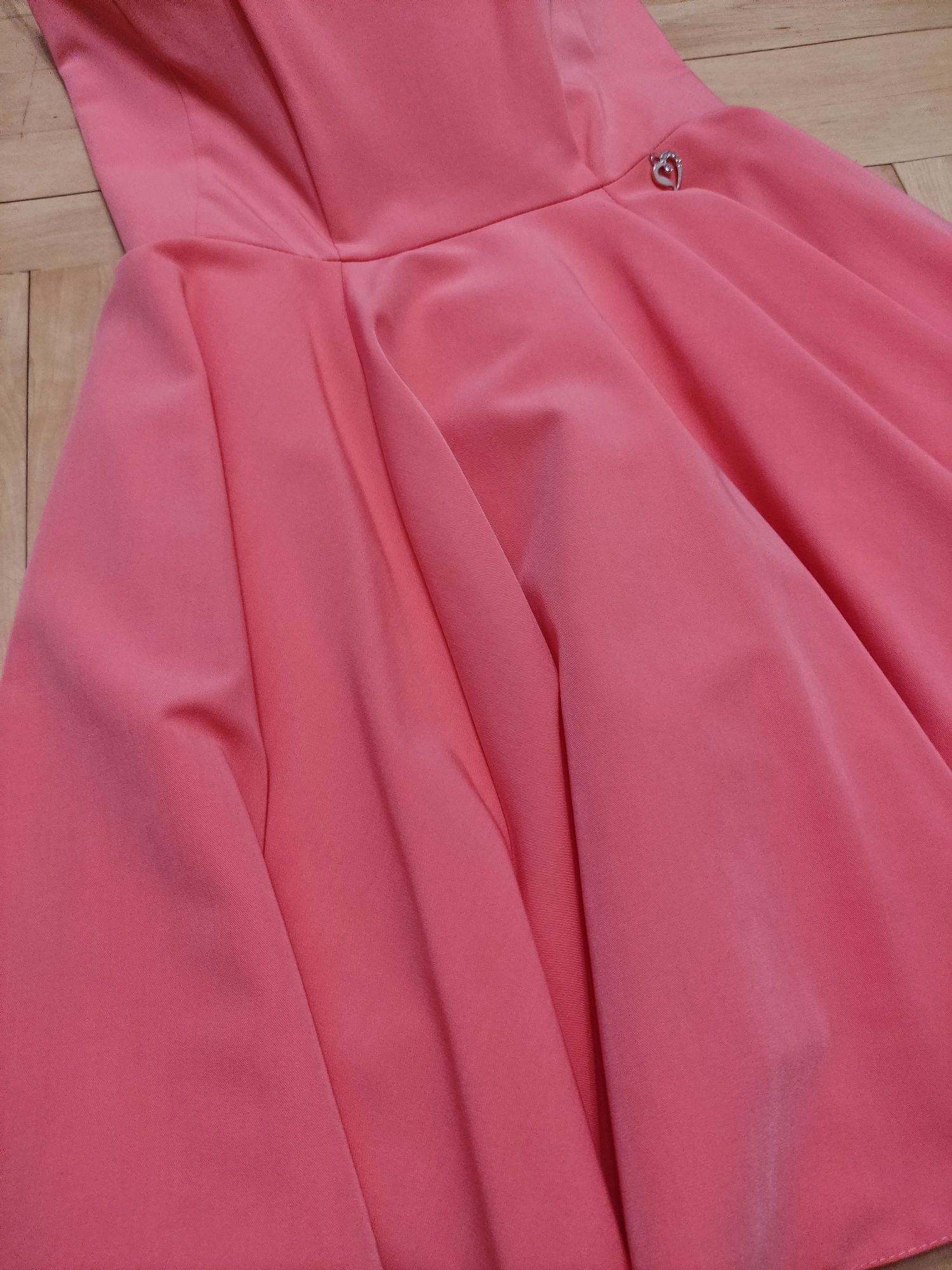 Sukienka gorsetowa różowa koralowa bez ramiączek rozkloszowana
