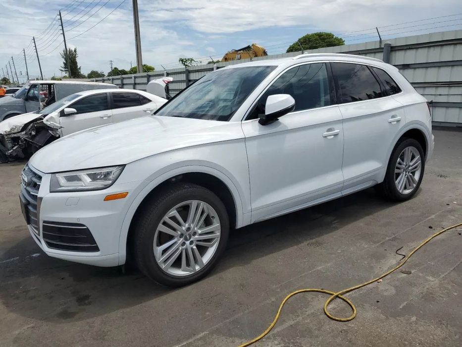 Audi Q5 W drodze do Polski, Bogate wyposażenie, udokumentowany przebieg
