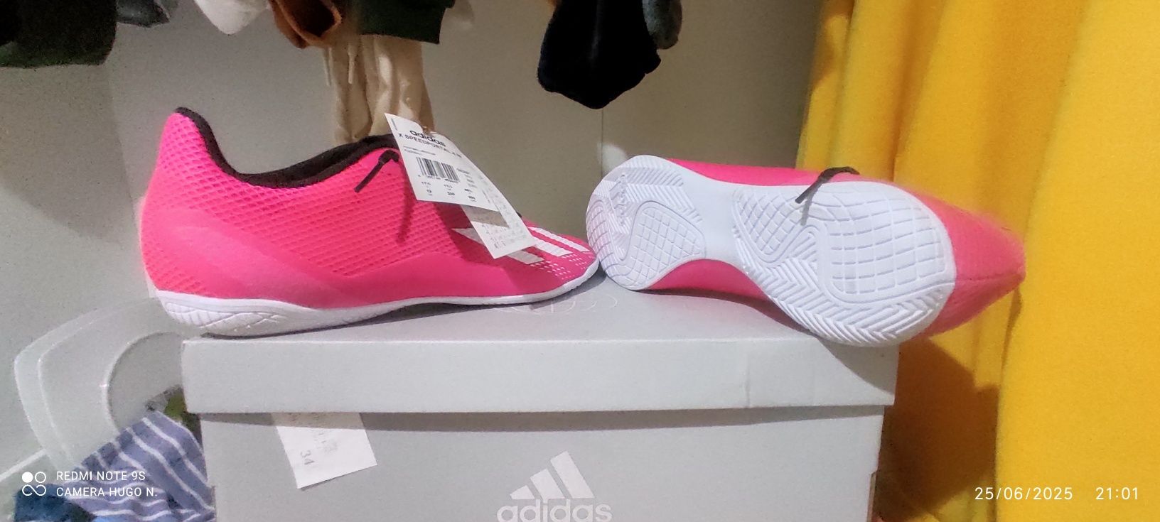 Vendo 2 sapatos de futebol