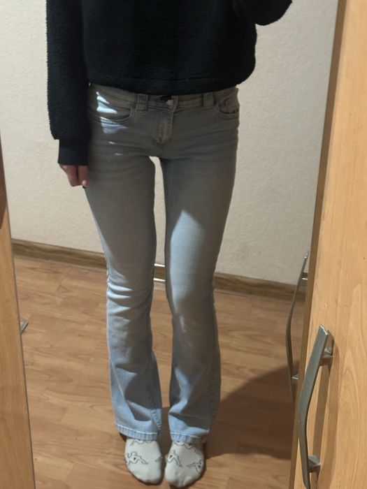 Сині джинси кльош, жіночі