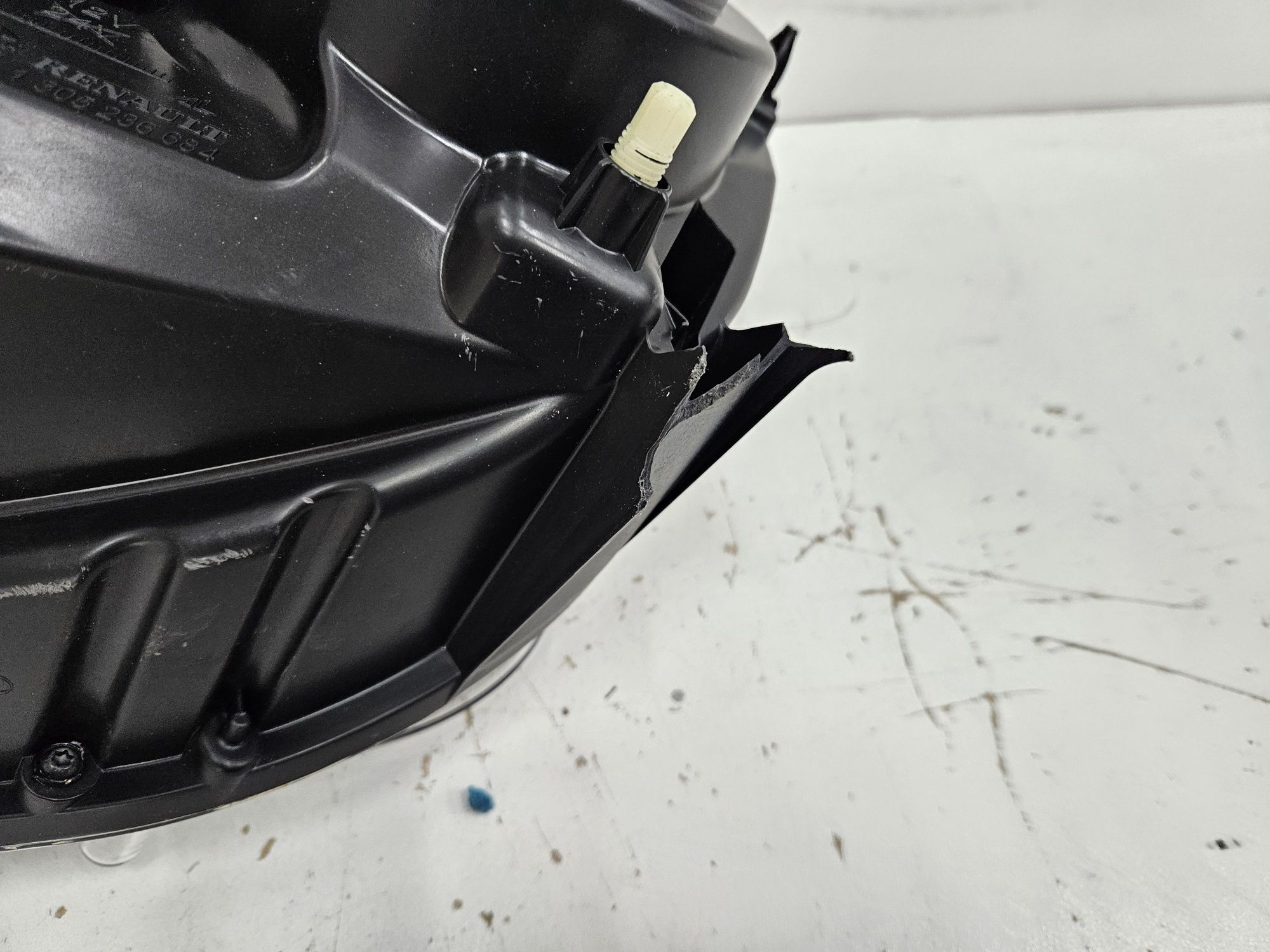 Lampa przód prawa Dacia Duster I