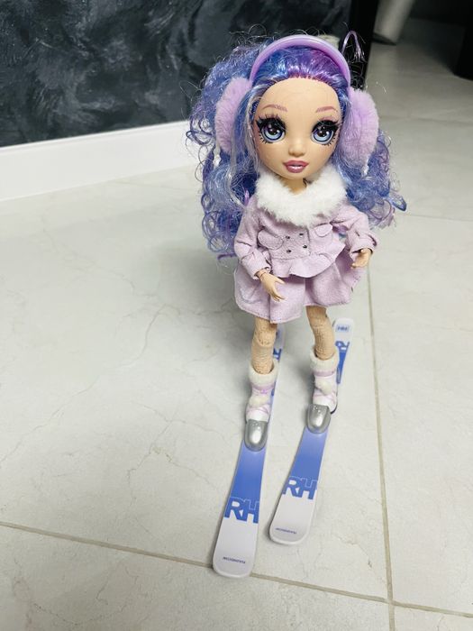 Lalka Rainbow High- Violet Willow Winter Break
