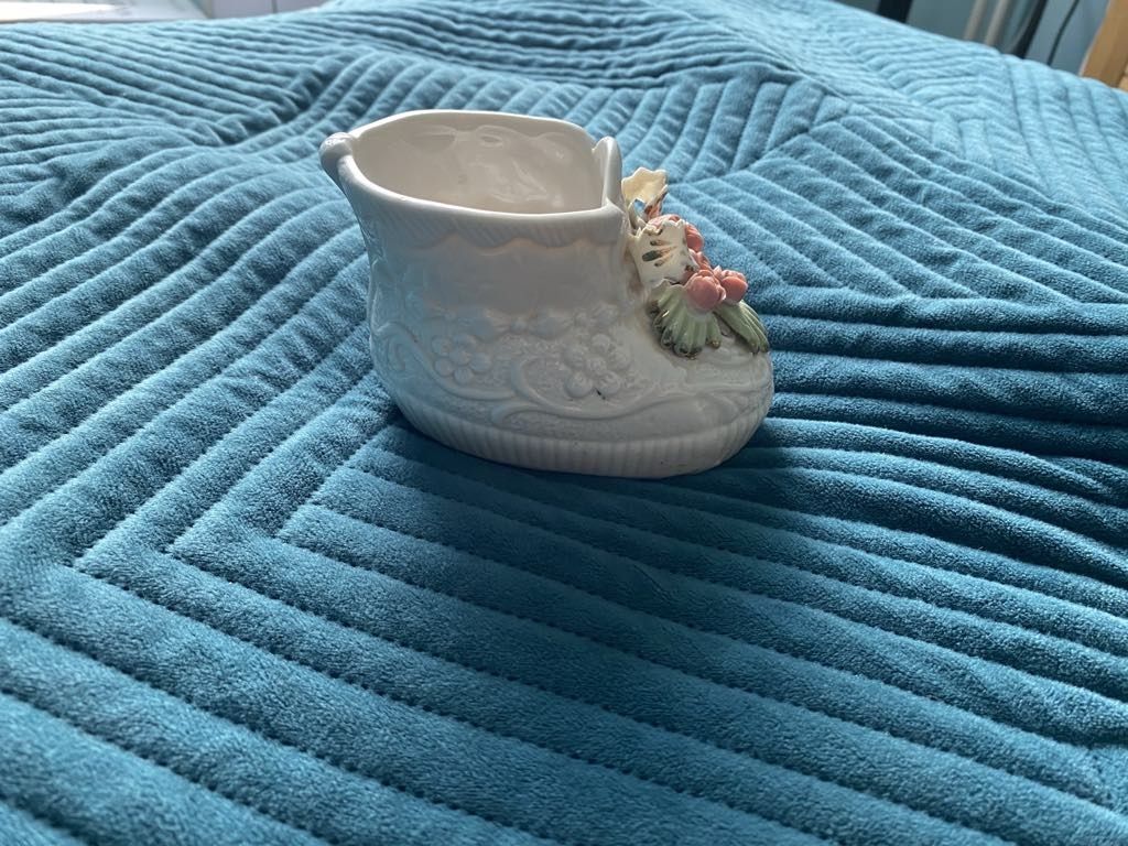 Porcelanowy bucik