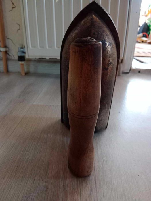 Zabytkowe żelazko krawieckie PRL