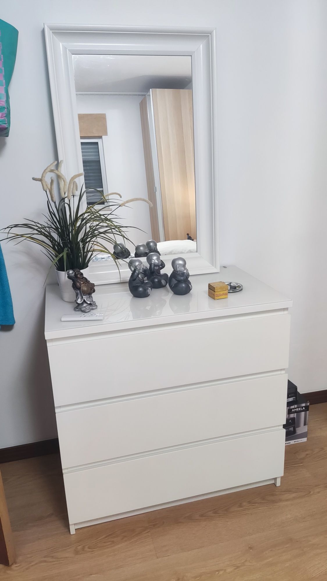 Cómoda malm IKEA + espelho ikea toftbyn