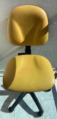 Cadeira de escritório preta e amarela
