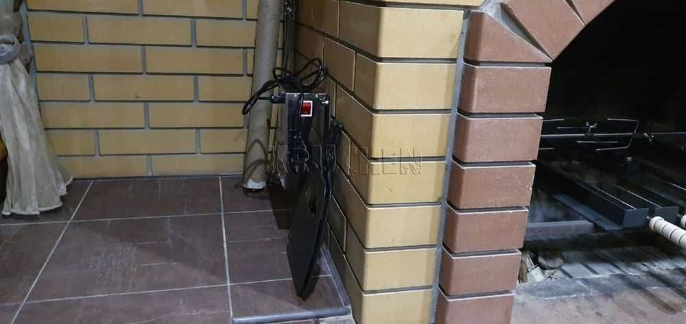 Napęd elektryczny do szaszłyków w grillu, palenisku, kominku, piecu