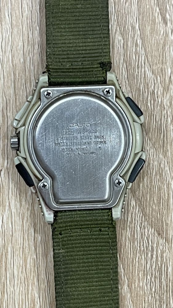 Годинник CASIO WS-300