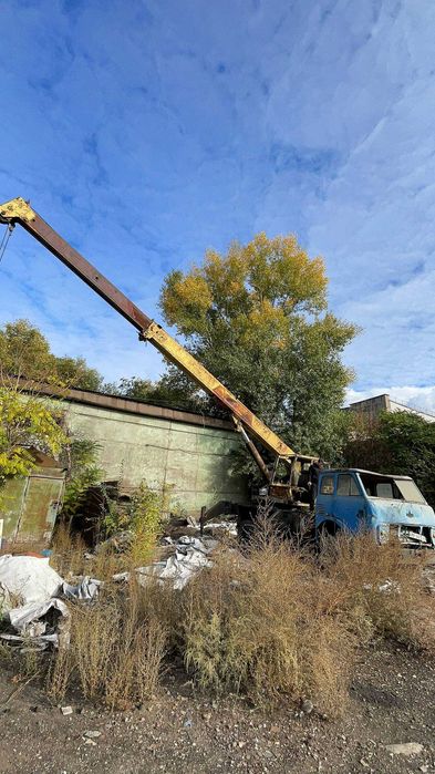 Кран автомобильный на МАЗЕ