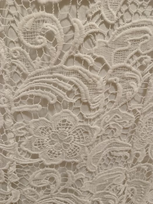 Markowa biała koronkowa sukienka Amisu w rozmiarze 38/M