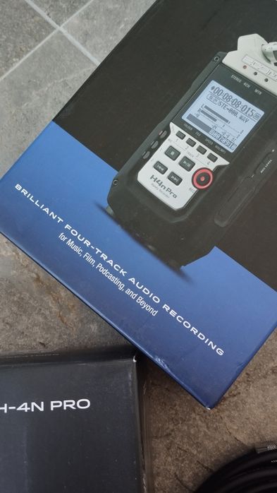 Продам zoom h4n pro +доп комплект