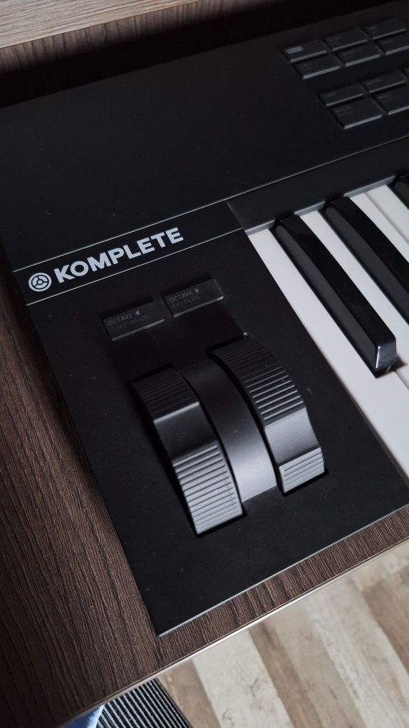 Native Instruments Komplete Kontrol A49 MIDI клавіатура

Кількість кла