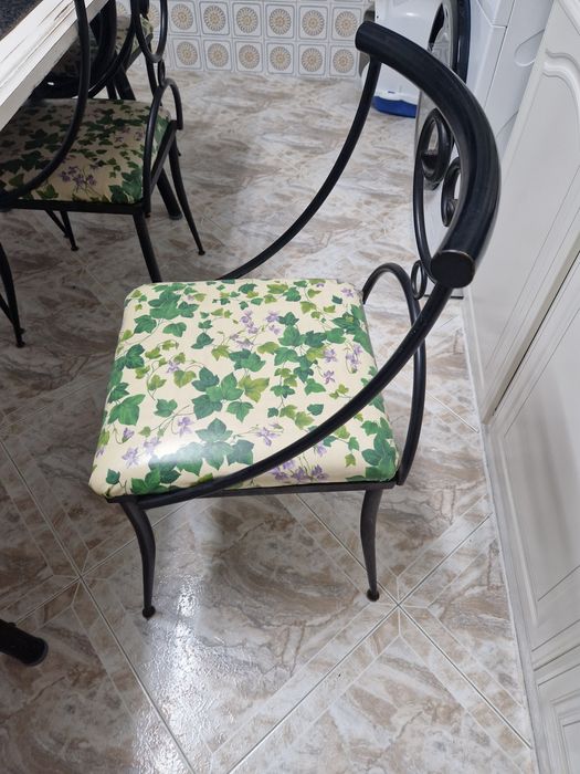 Mesa cozinha em  granito e cadeiras