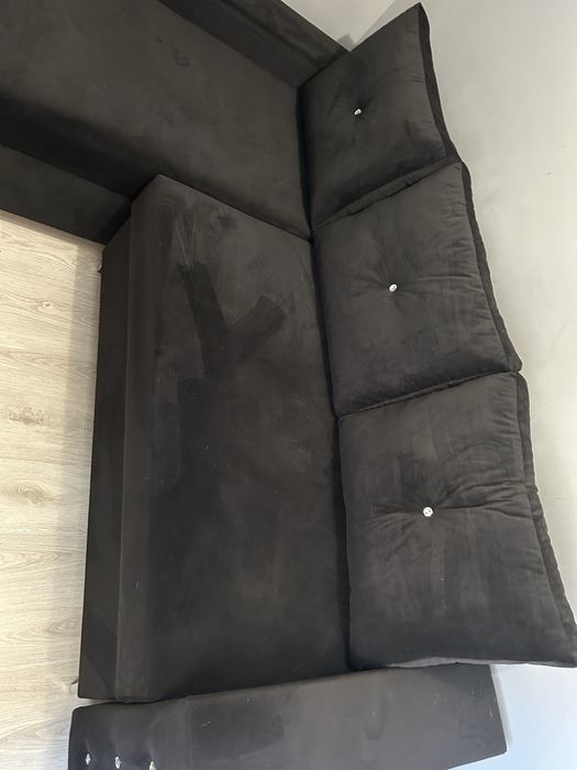 Czarny narożnik z funkcją spania