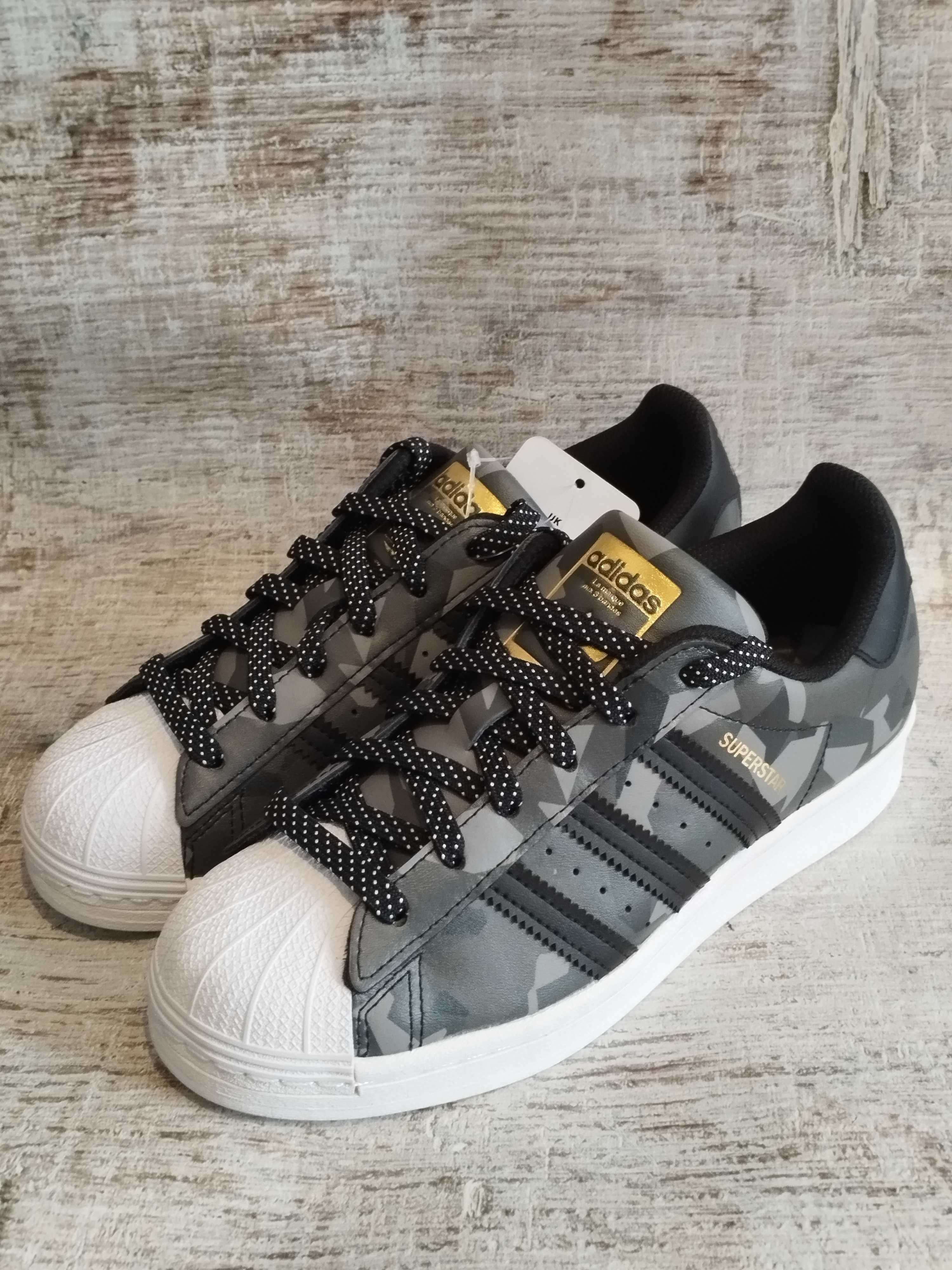Adidas Superstar z limitowanej edycji.