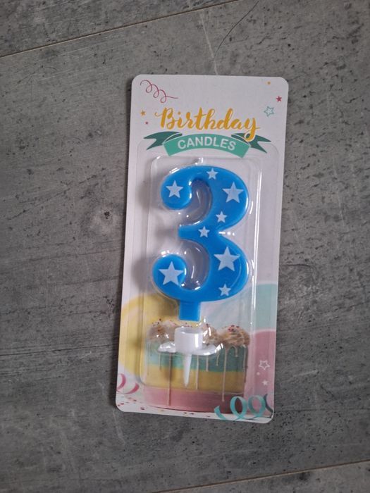 Nowa świeczka urodzinowa z cyfrą 3 na tort.