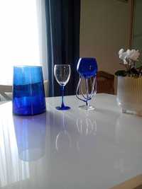 Zestaw dekoracji szklanych z niebieskiego szkła