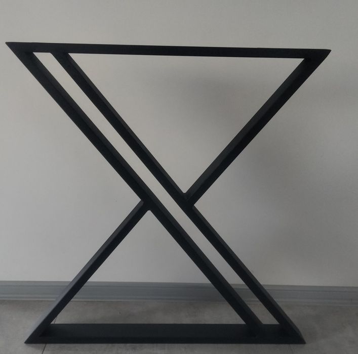 Noge do stołu-biurka w stylu loft.