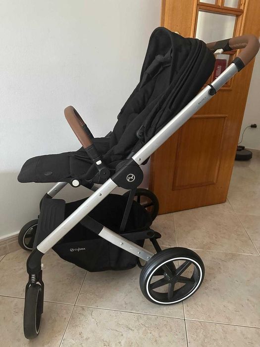 Carrinho de bébe COMO NOVO