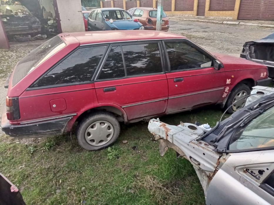 Кузов  запчастини NISSAN sunny B11 по кусочкам