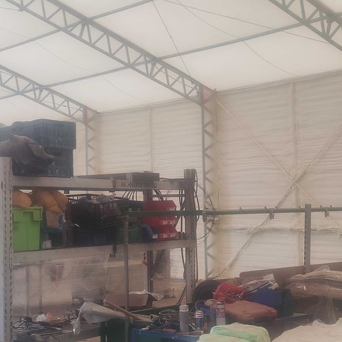 Izolowanie hal budynków gospodarczych Pianę PUR twardą