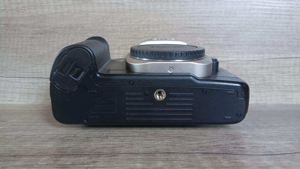 Canon EOS Elan IIE. Плівкова камера