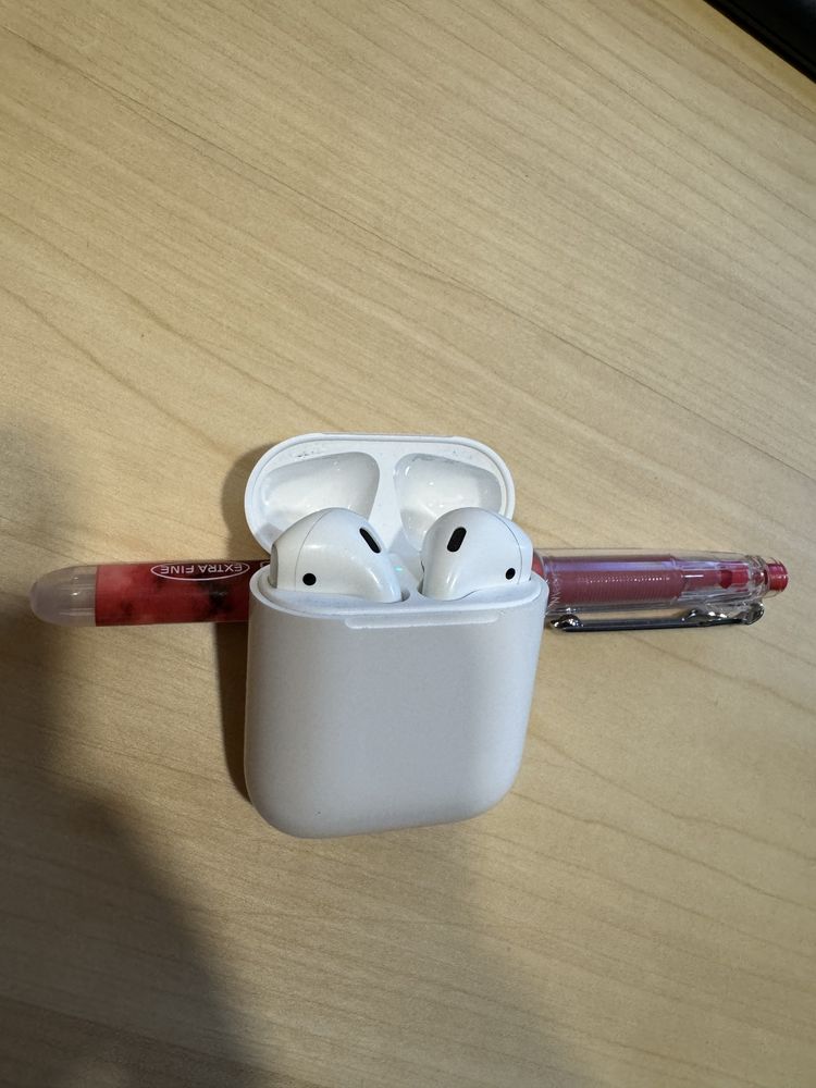 Наушники Airpods 2, в хорошем состоянии